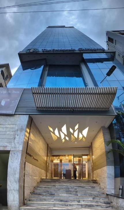 大酒店:2025年第一季度半岛酒店大中华地区平均可出租客房收入为2211港元